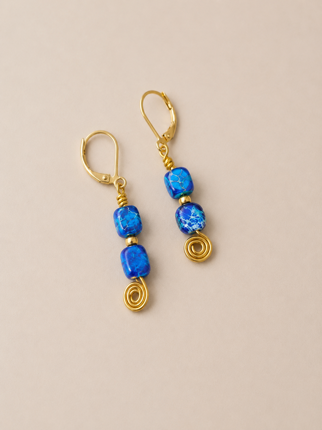 Spiral Ohrhänger aus Lapislazuli Stein